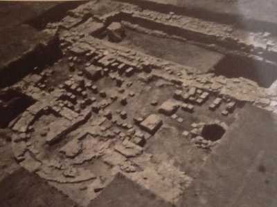 Si distingueva chiaramente anche la pars rustica, la zona realizzata per l'attivit� della servit� e su alcuni muri vennero notati resti di mosaici. Insomma apparve chiaro come ci fosse parecchio da scavare